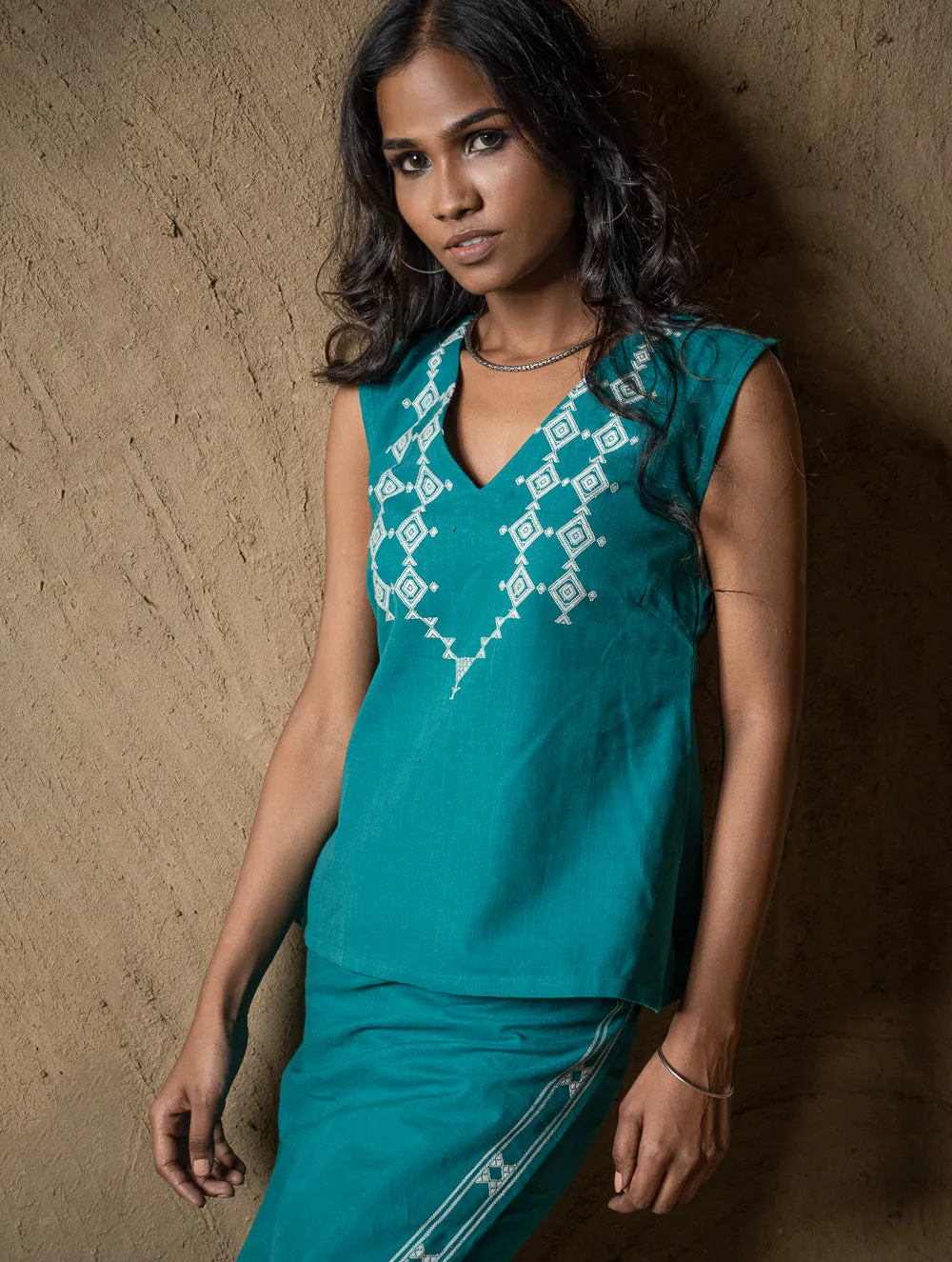 Handwoven Elegance. Kashida Pattu Cotton Wrap Skirt & Top Set - Green Vibrance