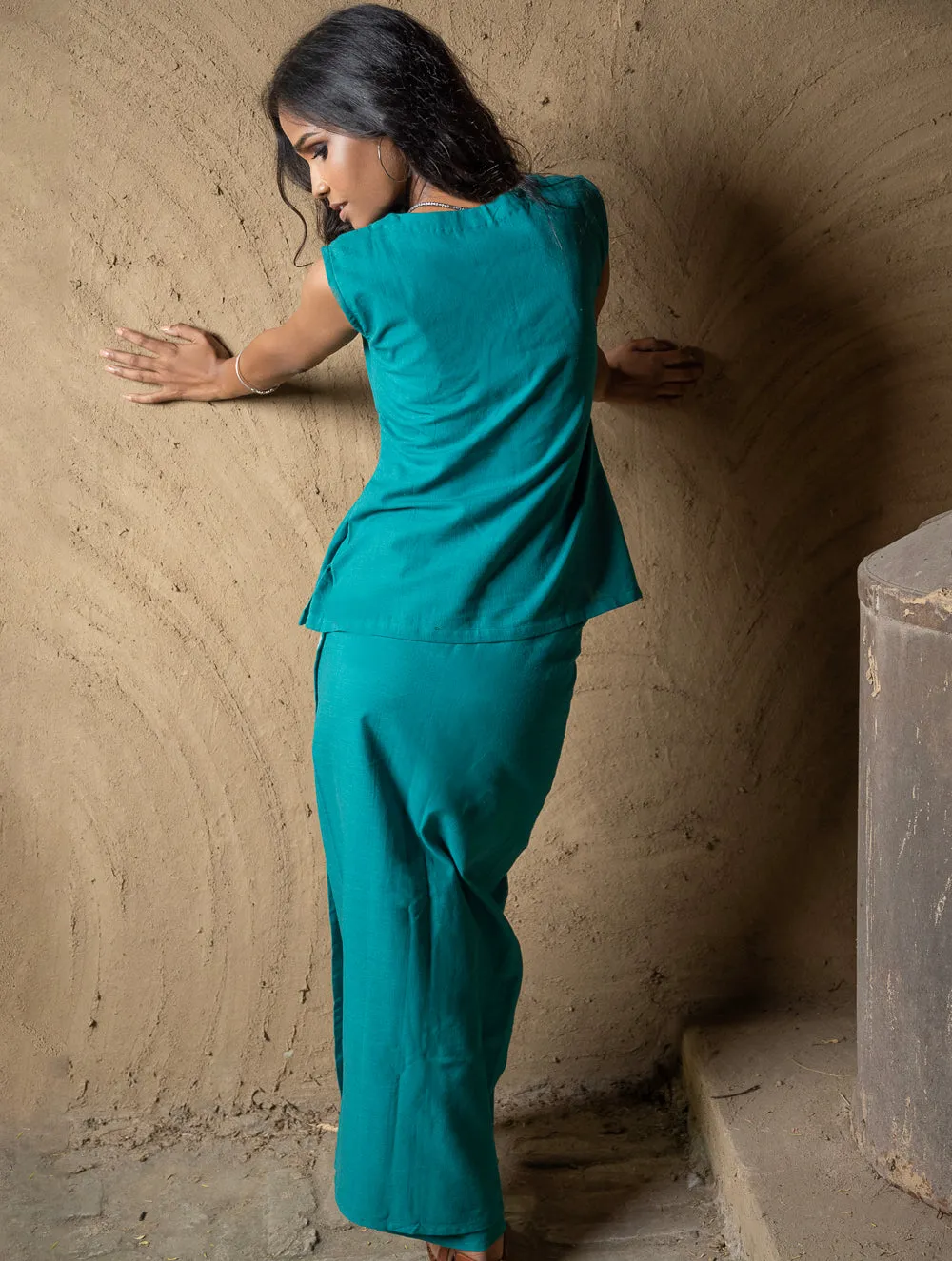 Handwoven Elegance. Kashida Pattu Cotton Wrap Skirt & Top Set - Green Vibrance