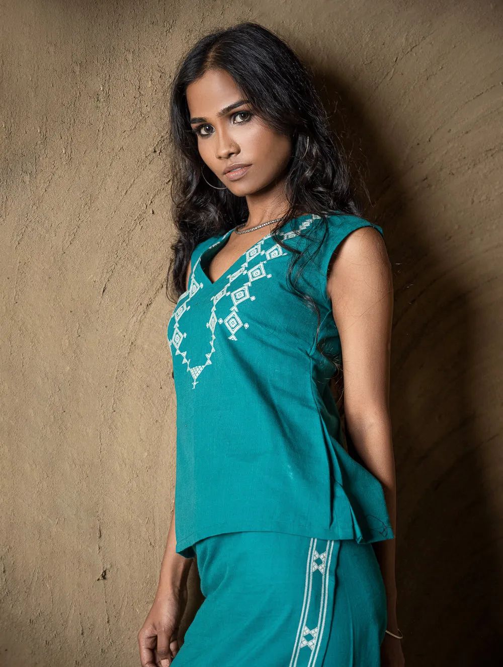 Handwoven Elegance. Kashida Pattu Cotton Wrap Skirt & Top Set - Green Vibrance