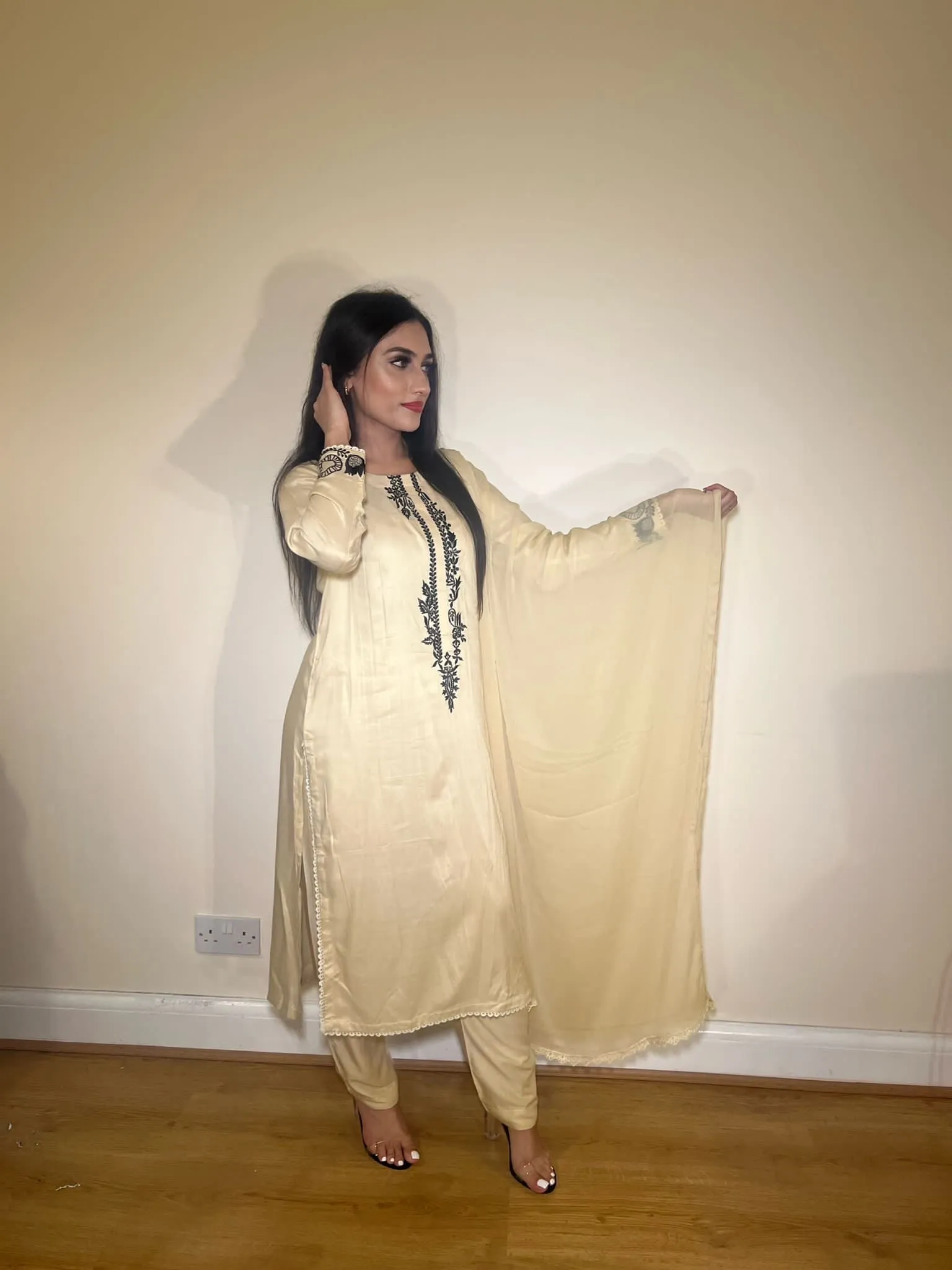 LINEN READYMADE SUIT