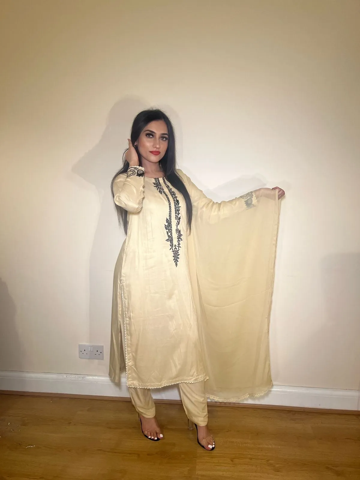 LINEN READYMADE SUIT