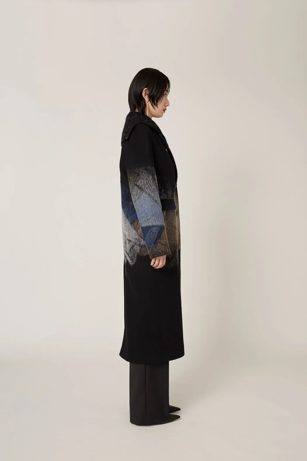 "Emerge" needle punch wool coat (Black)